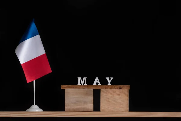 Holzkalender Mai Mit Französischer Flagge Auf Schwarzem Hintergrund Feiertage Frankreich — Stockfoto