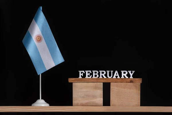 Ξύλινο Ημερολόγιο Φεβρουαρίου Σημαία Αργεντινής Μαύρο Φόντο Διακοπές Στην Αργεντινή — Φωτογραφία Αρχείου