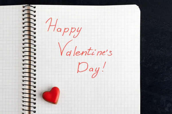 Inscripción Manuscrita Cuaderno Feliz Día San Valentín Cerca Corazón Rojo — Foto de Stock