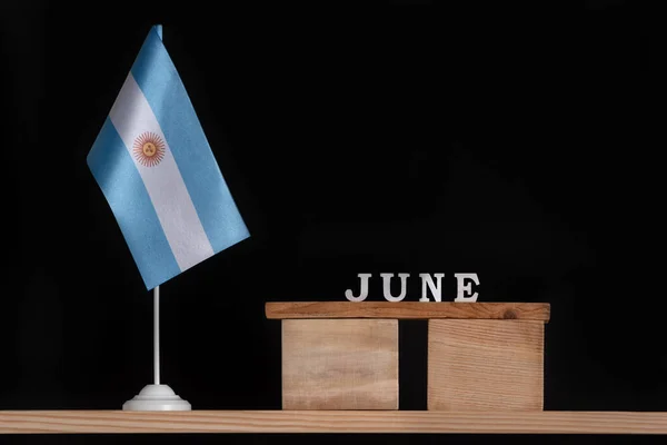 Houten Kalender Van Juni Met Argentijnse Vlag Zwarte Achtergrond Data — Stockfoto