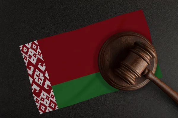 Судьи Бьют Молотком Флагом Беларуси Закон Справедливость Конституционное Право — стоковое фото