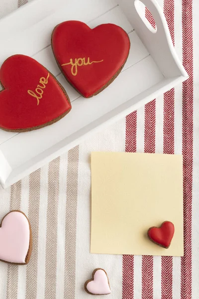Hartvormige Valentijnskoekjes Notitie Met Plaats Voor Tekst Romantische Groeten — Stockfoto