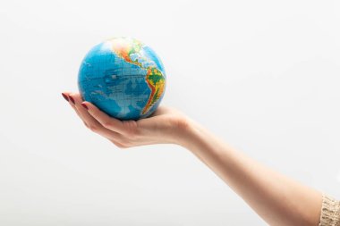Dişi avucunda küçük bir küre. Dünya insanların elinde..