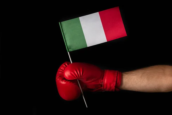 Boxer Tiene Bandiera Dell Italia Guanto Boxe Con Bandiera Italiana — Foto Stock