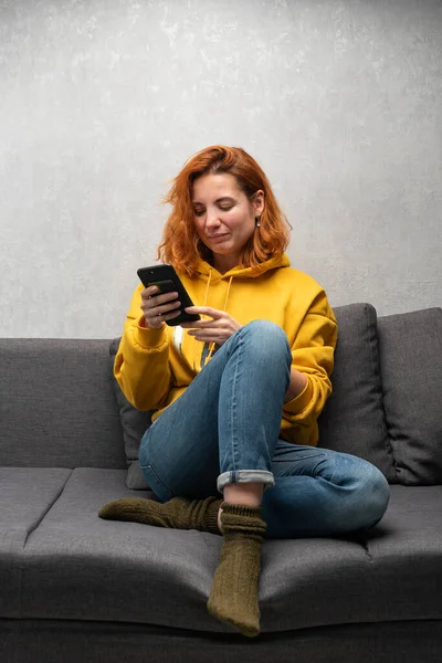 Serious Young Girl Sits Sofa Phone Reading Message Work Smartphone — Stock Photo, Image
