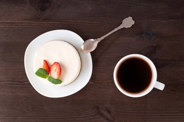 Kuchen Dessertlöffel Und Kaffeetasse Auf Hölzernem Hintergrund — Stockfoto