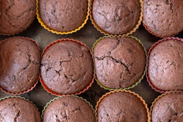 Muffins Chocolate Preparados Una Bandeja Para Hornear Primer Plano Hornear — Foto de Stock