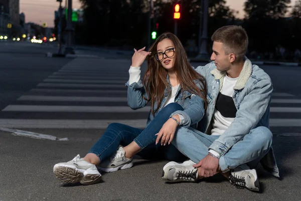 Fashion Students Sitting Road Late Evening Young Girl Guy First — Photo