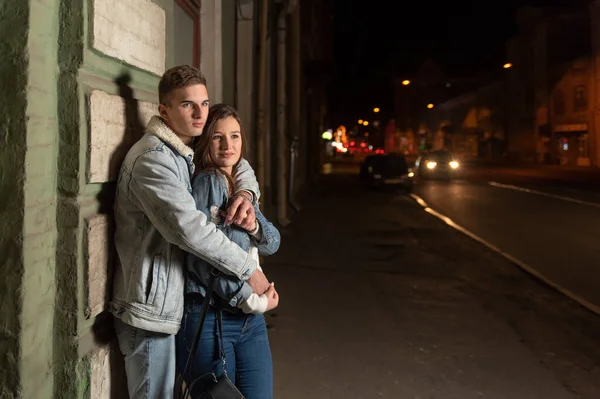 Handsome Young Guy Hugs His Girlfriend Night City Background Young — Fotografia de Stock