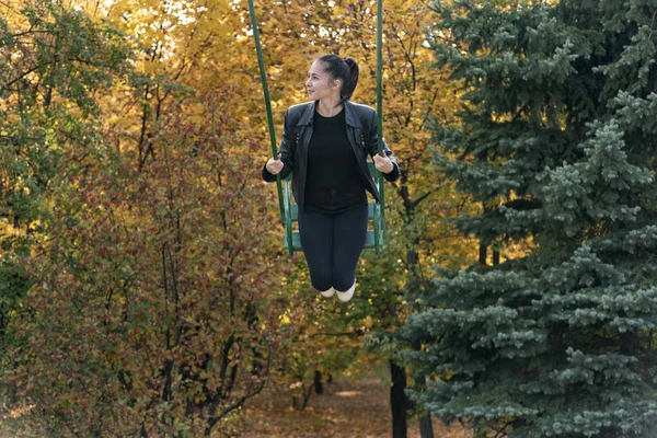 Beautiful Young Woman Swinging Swing Autumn Park Joyful Moments Life — Stockfoto