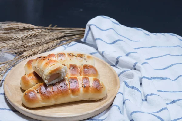 Chleb Tostowy Kiełbasą Domowej Roboty Tło Piekarni — Zdjęcie stockowe