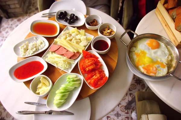 Geleneksel Türk Kahvaltı