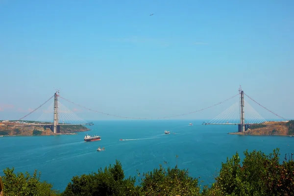 Avrupa ve Asya, boğaz arasında köprü — Stok fotoğraf