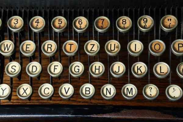 Horizontální detail historický psací stroj klávesnice — Stock fotografie