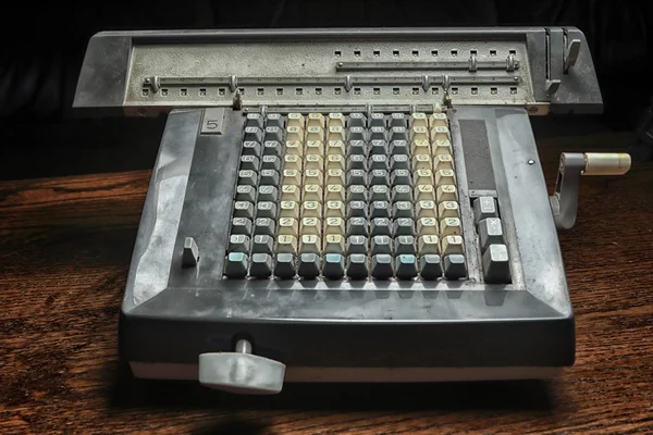 Eski kirli mekanik hesap makinesi — Stok fotoğraf