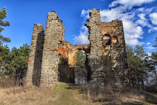 Des restes de chapelle en ruine — Photo