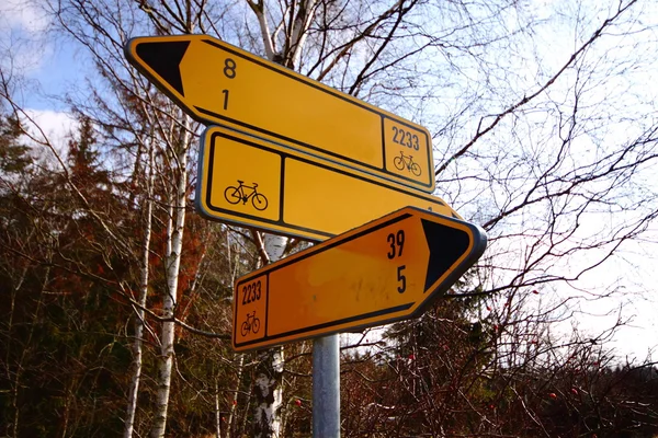 Signos amarillos para bicicletas — Foto de Stock