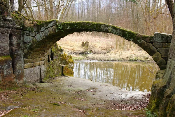 Eski taşlı Köprüsü — Stok fotoğraf