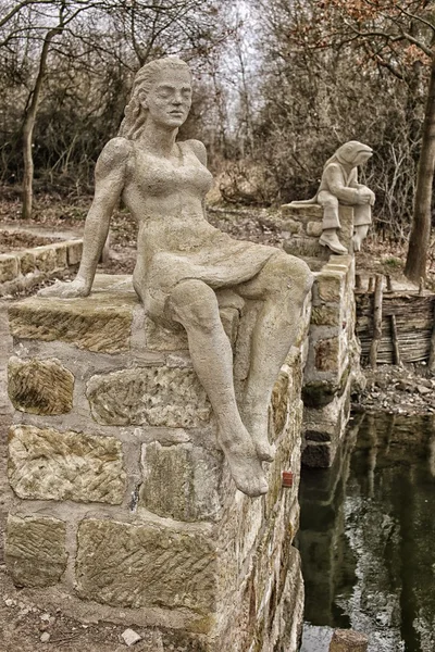 Statuen auf der Brücke — Stockfoto