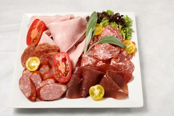 Selezione di salumi e prosciutto — Foto Stock