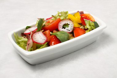 Küçük turp salatası