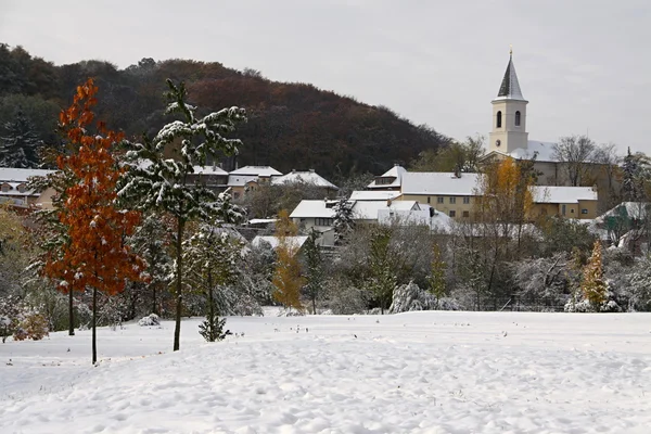 Schnee beim Dorf — Stockfoto