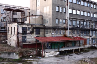eski fabrika cephe