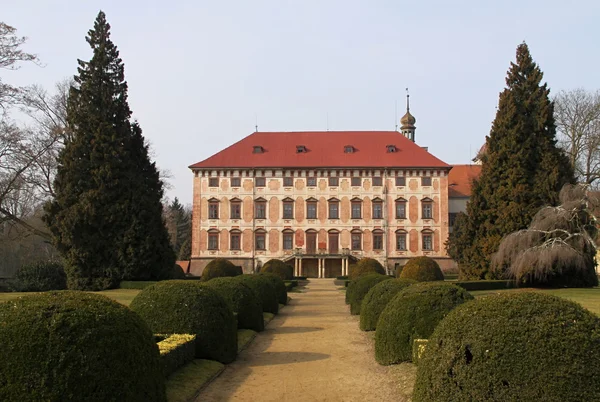 Burg mit rotem Dach — Stockfoto