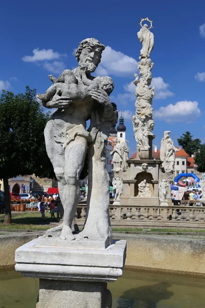 Estátua do homem com criança — Fotografia de Stock