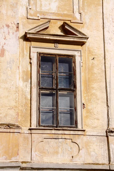 Yellow Chateau window — Stock Photo, Image