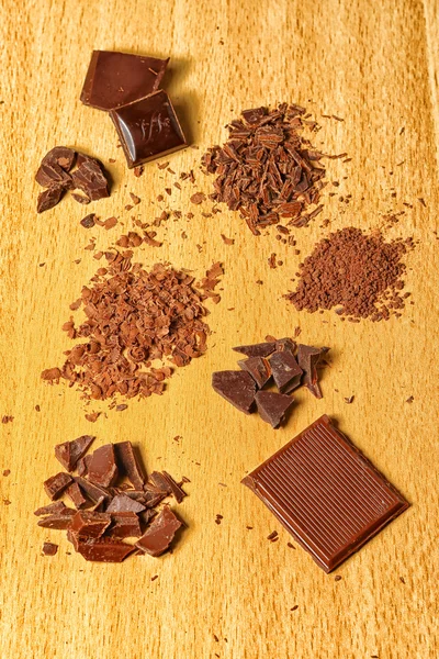 Schokoladenkörner, Späne und Stücke — Stockfoto