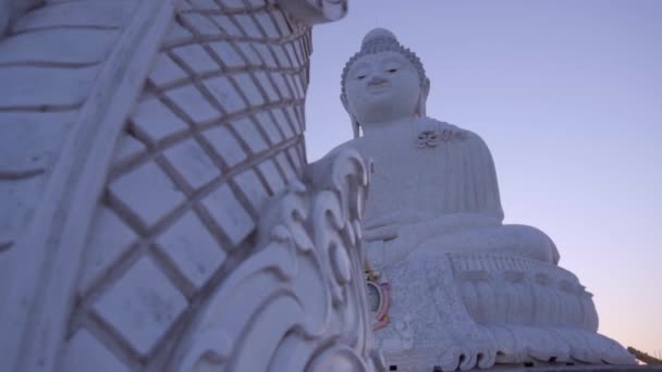 Slow Motion Big White Marble Budha Statue Revealing 120 Fps — Stock Video