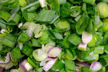 Yeşil soğan dilimlenmiş