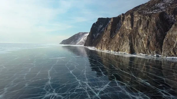 Atmosfera Invernale Lago Ghiacciato Montagna Cielo Blu Nuvole — Foto Stock