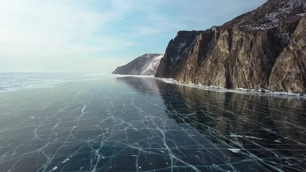 Atmosfera Invernale Lago Ghiacciato Montagna Cielo Blu Nuvole — Foto Stock