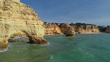 Su altındaki kayalar, renkler, kıyılar, güzellikler, stok fotoğrafları.