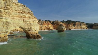 Su altındaki kayalar, renkler, kıyılar, güzellikler, stok fotoğrafları.
