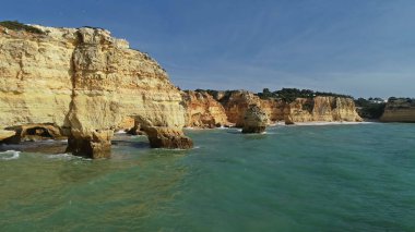 Su altındaki kayalar, renkler, kıyılar, güzellikler, stok fotoğrafları.