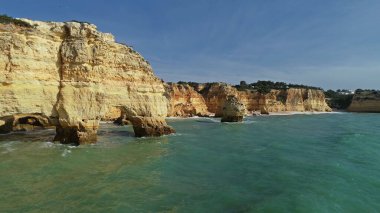 Su altındaki kayalar, renkler, kıyılar, güzellikler, stok fotoğrafları.
