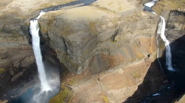 Deux Cascades Avec Des Falaises Abruptes Beauté Photo Réserve — Photo