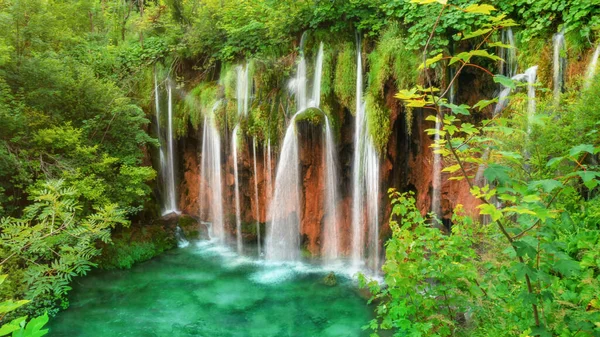 Tropische Wasserfälle Mit Einem See Darunter Wie Paradies Schönheit — Stockfoto