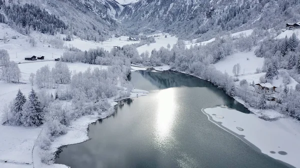 Jezero Úpatí Hory Zimní Krajina Stock Fotografie — Stock fotografie