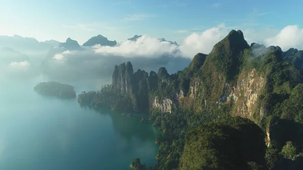 Scharfe Felsen Mit Wolken Klarem Wasser Wolken Inseln Lebensstil Thailand — Stockfoto