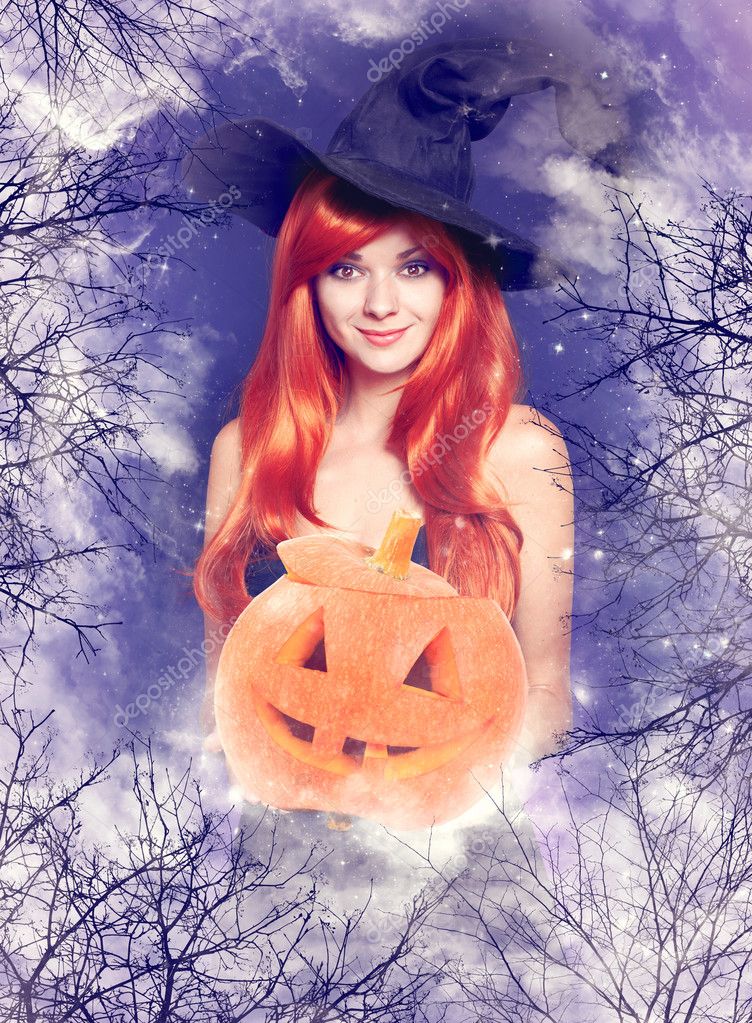 Schöne junge Frau als HalloweenHexe — Stockfoto © noeemi 98577976