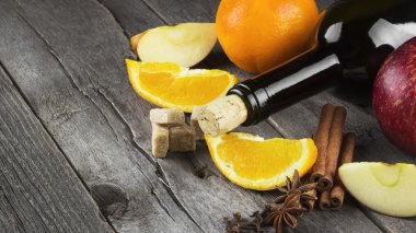 Malzemeler için mulled şarap - şarap, tarçın, karanfil, elma, 