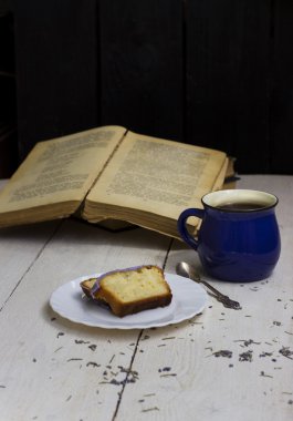 Dilim lavandovy kek ve çay