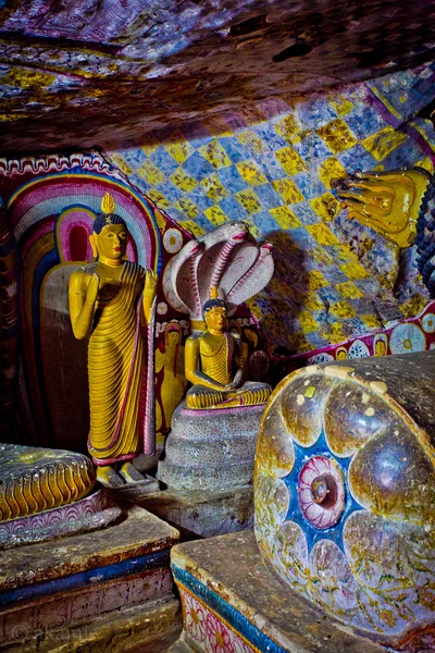 Buddha mit der dreiköpfigen Schlange — Stockfoto