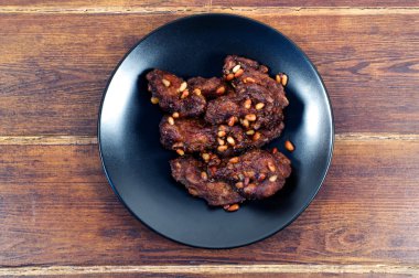 Kore tavuk kanadı üstten