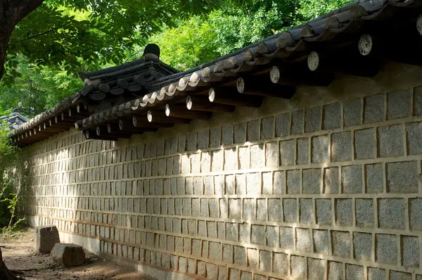 Vägg i Deoksugung-palatset i Seoul — Stockfoto