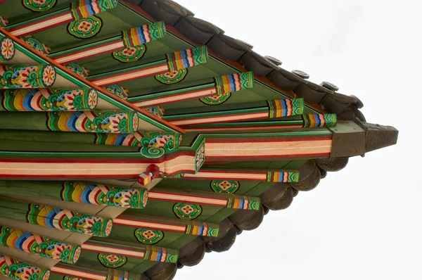 Крыша дворца Токсугун в Сеуле — стоковое фото
